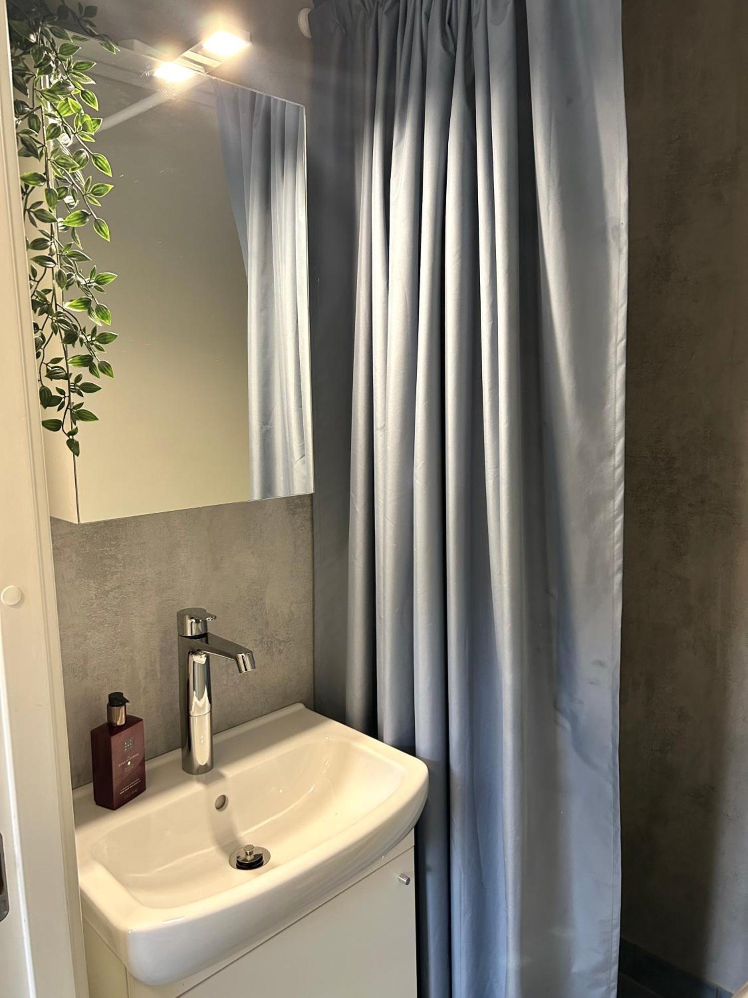 Newly Renovated Studio Apartment - Free Parking And Ev Docking Trondheim Exteriör bild